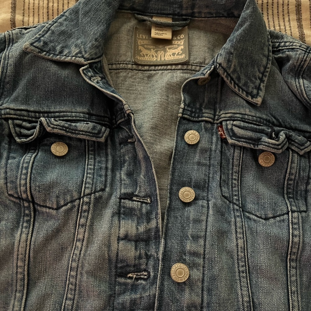 Womens Levi’s crop Jean jacket